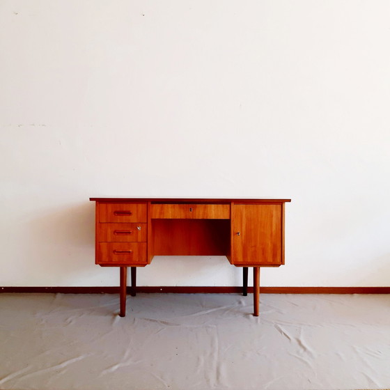Image 1 of Vintage bureau