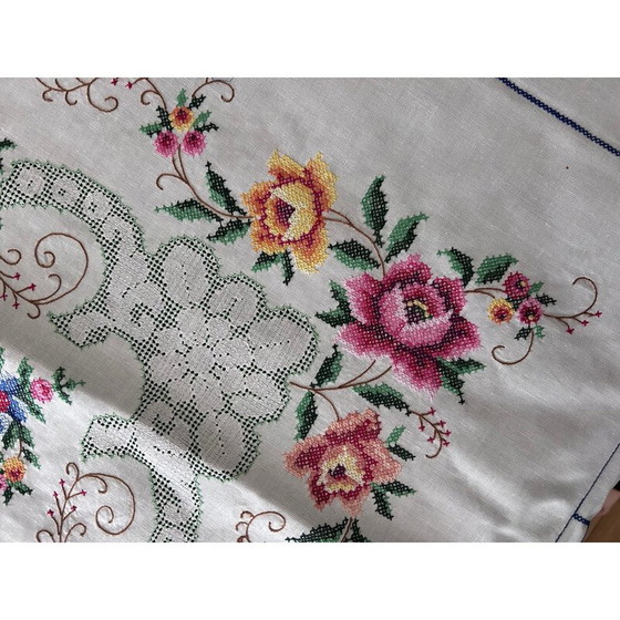 Image 1 of Vintage handgeborduurd en opengewerkt tafelkleed en servetten, 1950