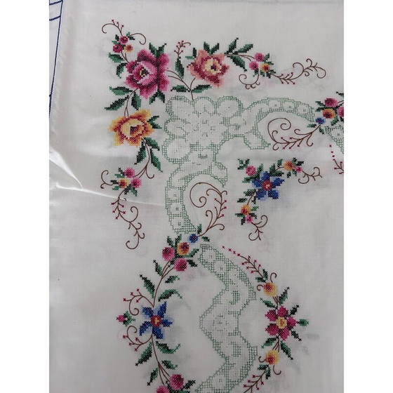 Image 1 of Vintage handgeborduurd en opengewerkt tafelkleed en servetten, 1950