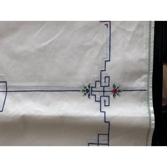Image 1 of Vintage handgeborduurd en opengewerkt tafelkleed en servetten, 1950