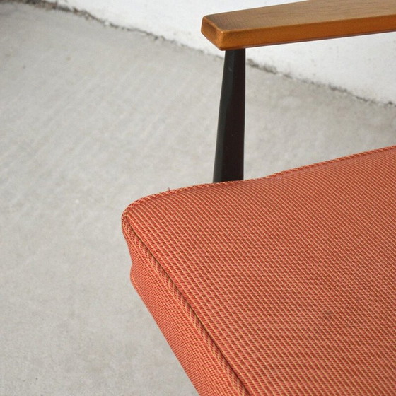 Image 1 of Paar vintage oranje stoffen fauteuils met voetenbank, 1960