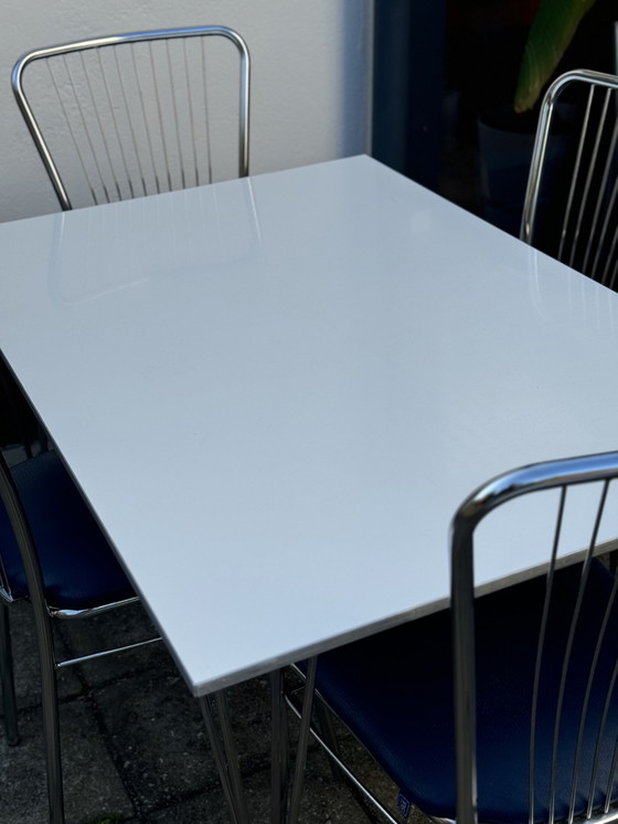 Image 1 of Fritz Hansen Tafel en 4x Nowy Styl Eetkamerstoelen