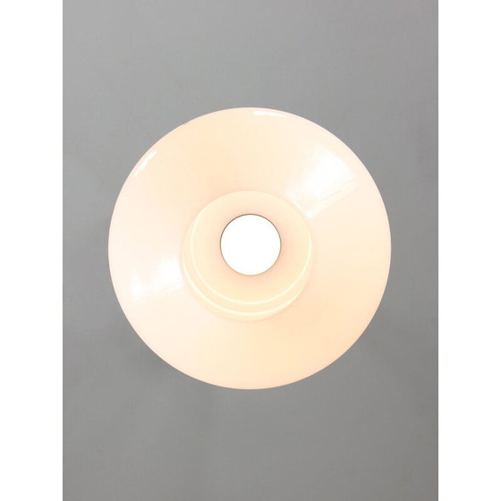 Image 1 of Mid-eeuwse Italiaanse witte opaline en messing hanglamp