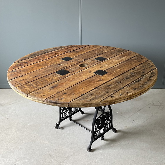 Image 1 of Vintage industriële eettafel – eikenhout – gietijzer