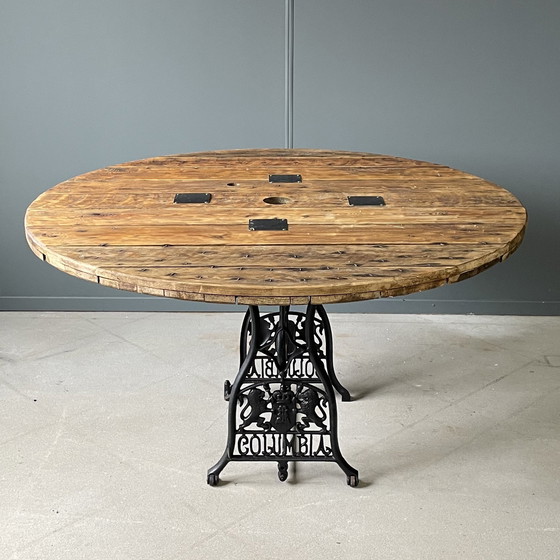 Image 1 of Vintage industriële eettafel – eikenhout – gietijzer