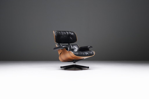 Eames lounge stoel van Ray & Charles Eames door Mobilier International voor Herman Miller