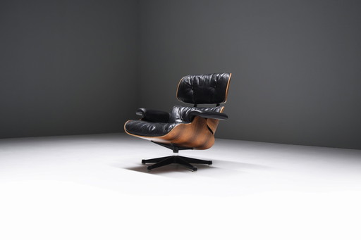 Eames lounge stoel van Ray & Charles Eames door Mobilier International voor Herman Miller