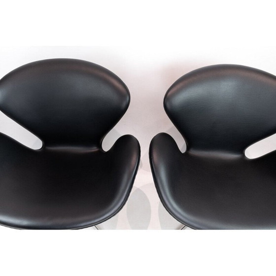 Image 1 of Paar vintage zwanenfauteuils "3320" van Arne Jacobsen voor Fritz Hansen, 1958
