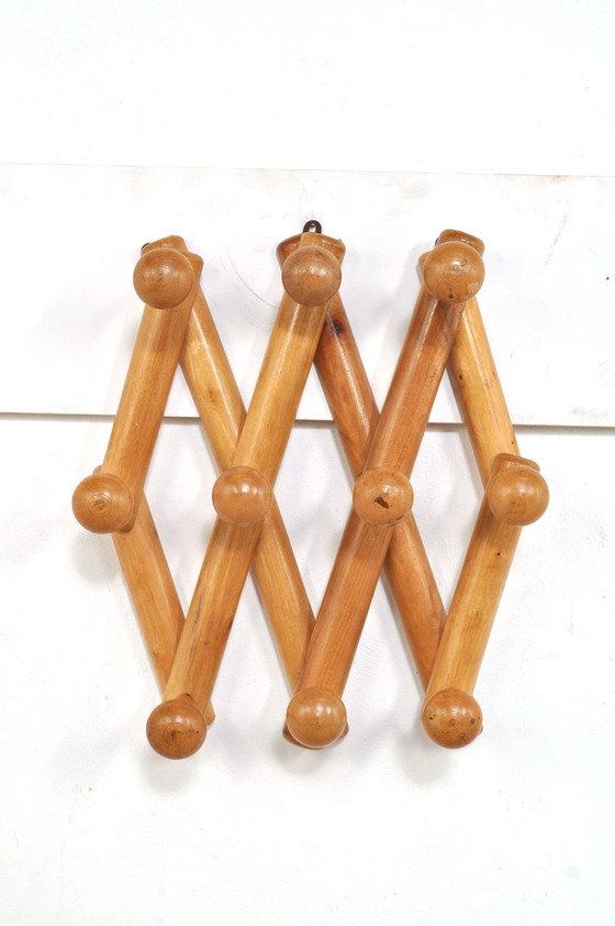 Image 1 of Vintage Beuken Harmonica Wandkapstok Jaren 60