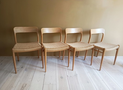 4x Møller 'Model 75' stoelen