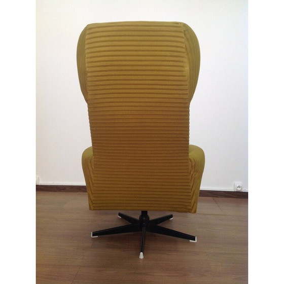 Image 1 of Vintage draaifauteuil in geel fluweel met hoge rug, Tsjecho-Slowakije 1980