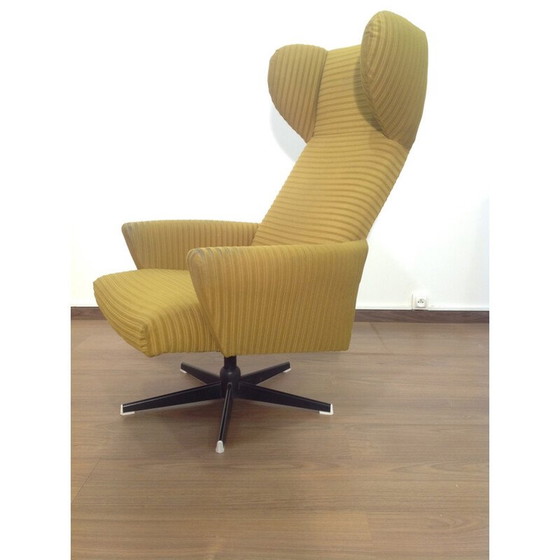 Image 1 of Vintage draaifauteuil in geel fluweel met hoge rug, Tsjecho-Slowakije 1980