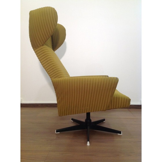 Image 1 of Vintage draaifauteuil in geel fluweel met hoge rug, Tsjecho-Slowakije 1980