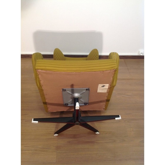 Image 1 of Vintage draaifauteuil in geel fluweel met hoge rug, Tsjecho-Slowakije 1980