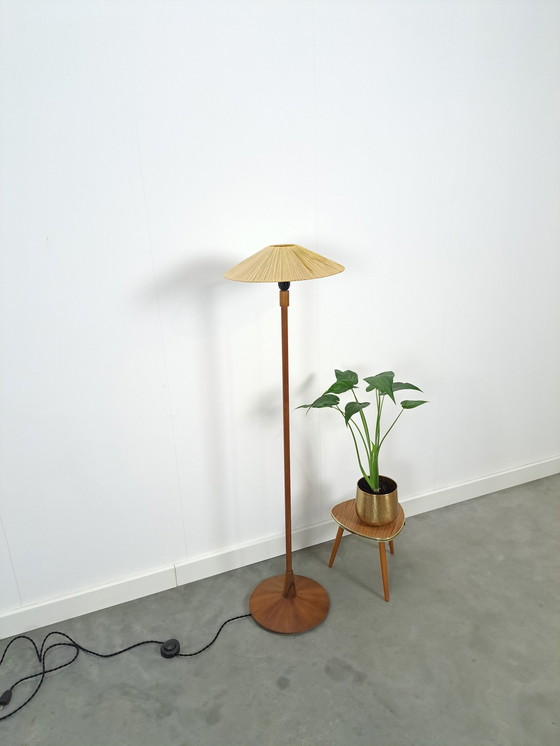 Image 1 of Staande Lamp Met Notenfineer En Stoffen Draad Kap, Vloerlamp