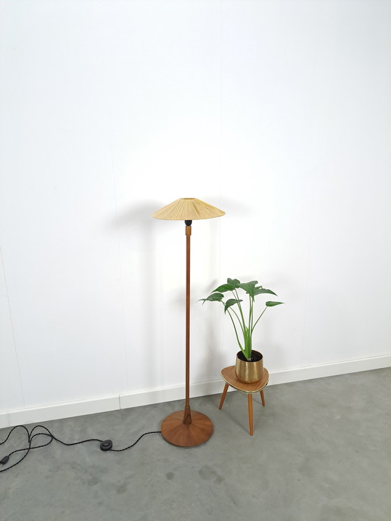 Image 1 of Staande Lamp Met Notenfineer En Stoffen Draad Kap, Vloerlamp