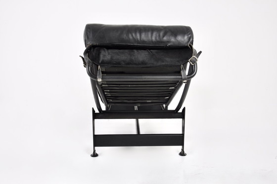 Image 1 of LC4 Lounge Chair van Le Corbusier voor Cassina, 1984