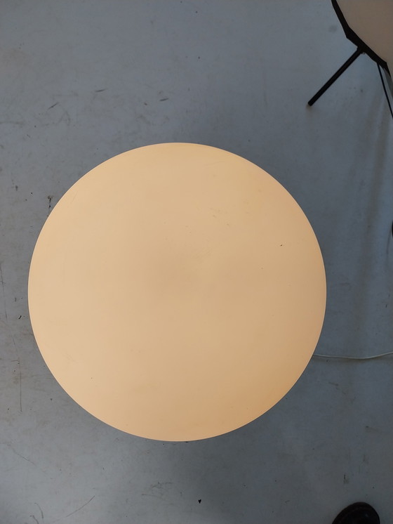 Image 1 of 1 x grote witte matglazen bollamp tafelmodel hala Zeist 1970s 