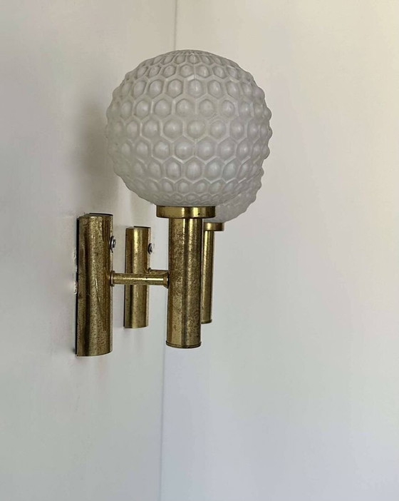 Image 1 of Messing en opaline wandlamp - Duitsland 1960