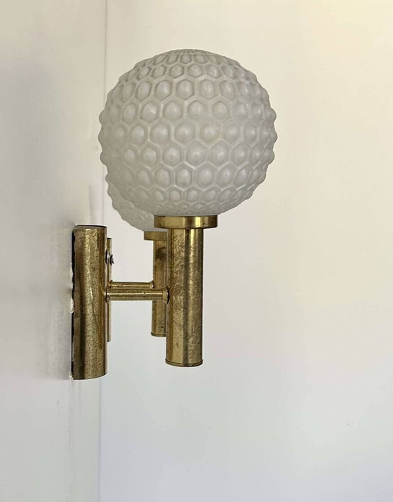 Image 1 of Messing en opaline wandlamp - Duitsland 1960