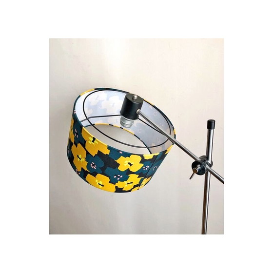 Image 1 of Vintage vloerlamp met verchroomde metalen voet en kap