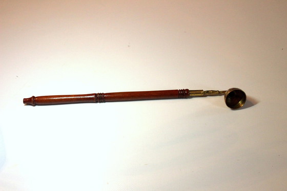 Image 1 of Candle Snuffer uit Mid Century - Kaarsendief - Messing met houten handvat - Vintage uit de jaren 50