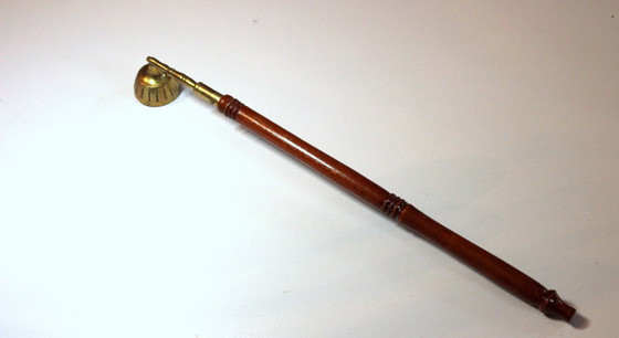 Image 1 of Candle Snuffer uit Mid Century - Kaarsendief - Messing met houten handvat - Vintage uit de jaren 50