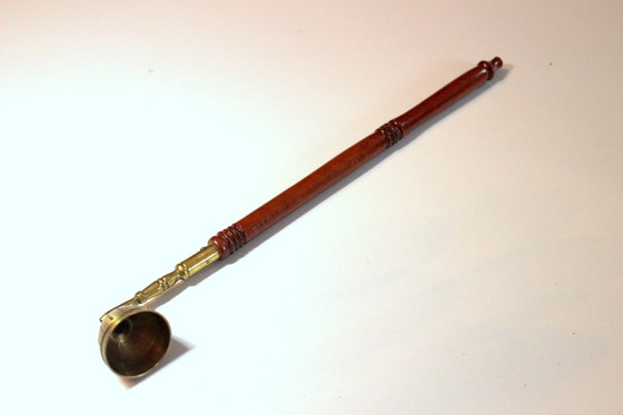 Image 1 of Candle Snuffer uit Mid Century - Kaarsendief - Messing met houten handvat - Vintage uit de jaren 50