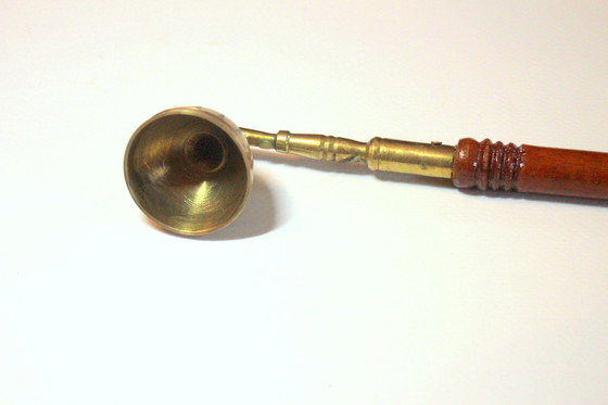 Image 1 of Candle Snuffer uit Mid Century - Kaarsendief - Messing met houten handvat - Vintage uit de jaren 50