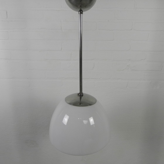 Image 1 of Oude Schoollamp Met Grote Glazen Bol In Opaalglas, Jaren 30