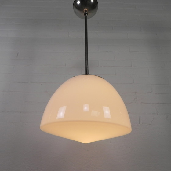 Image 1 of Oude Schoollamp Met Grote Glazen Bol In Opaalglas, Jaren 30