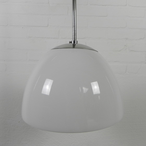 Image 1 of Oude Schoollamp Met Grote Glazen Bol In Opaalglas, Jaren 30