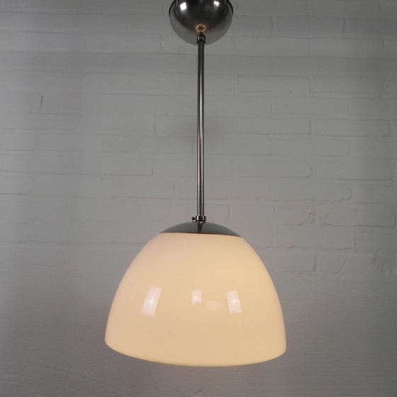 Image 1 of Oude Schoollamp Met Grote Glazen Bol In Opaalglas, Jaren 30