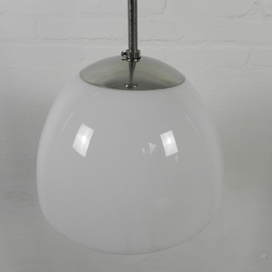 Image 1 of Oude Schoollamp Met Grote Glazen Bol In Opaalglas, Jaren 30