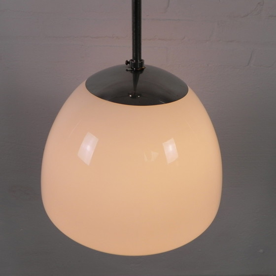 Image 1 of Oude Schoollamp Met Grote Glazen Bol In Opaalglas, Jaren 30