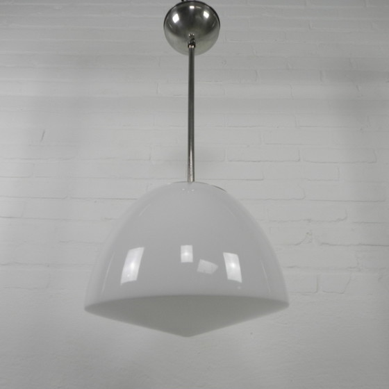 Image 1 of Oude Schoollamp Met Grote Glazen Bol In Opaalglas, Jaren 30