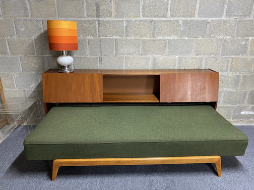 Vintage Daybed Met Taakhouten Ombouw 