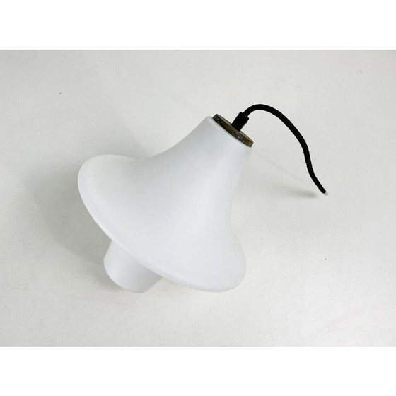 Image 1 of Vintage wit opaalglas en messing hanglamp van Lyfa, Denemarken 1950