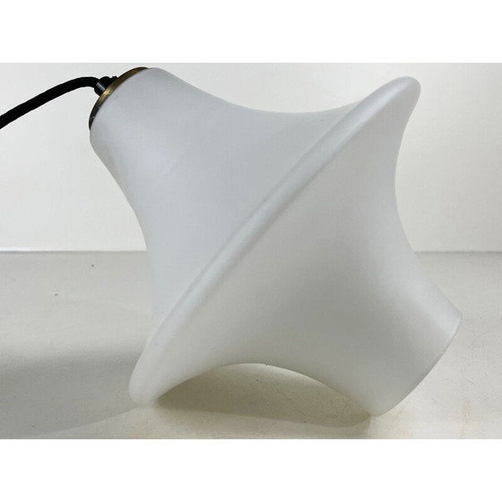 Image 1 of Vintage wit opaalglas en messing hanglamp van Lyfa, Denemarken 1950