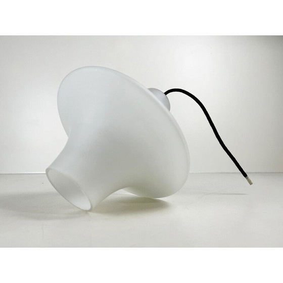 Image 1 of Vintage wit opaalglas en messing hanglamp van Lyfa, Denemarken 1950