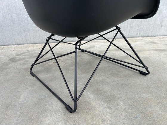 Image 1 of Vitra Eames Lar Stoel