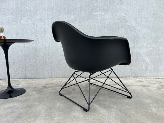 Image 1 of Vitra Eames Lar Stoel