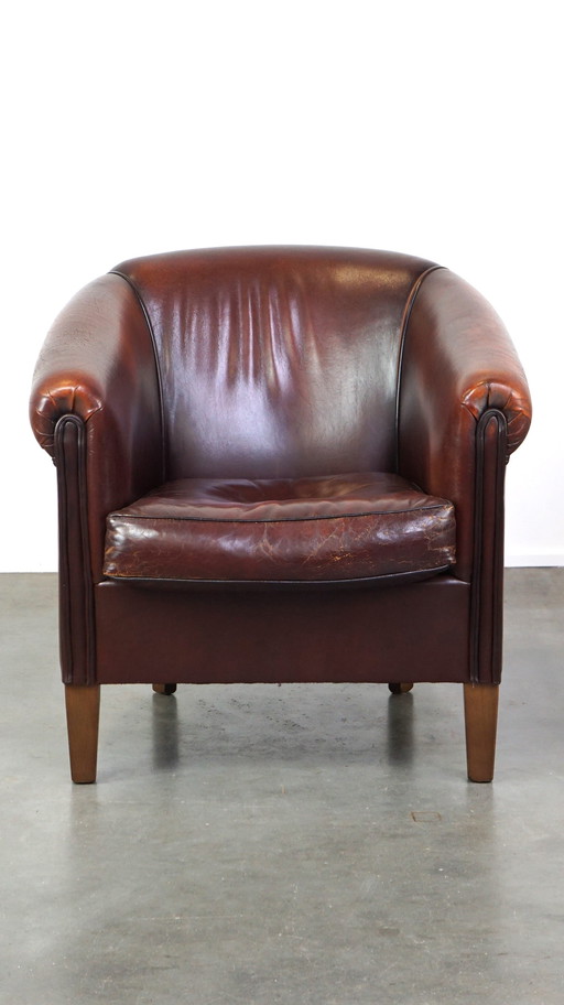 Clubfauteuil van schapenleer met patina