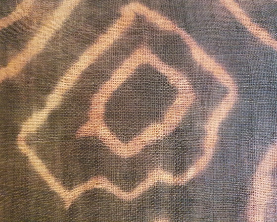 Image 1 of Kongolees Kussen In Raffia Met Batik Motief