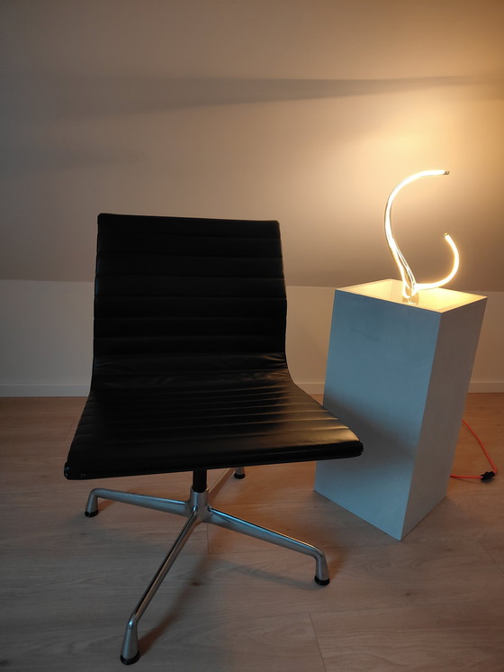 Image 1 of Vitra Ea 105