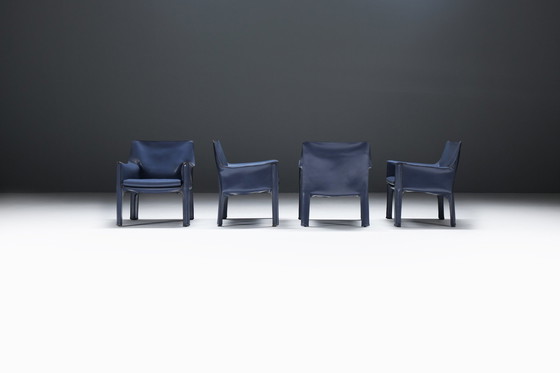 Image 1 of Geweldige set cab 414 eetkamerstoelen in blauw leer van Mario Bellini voor Cassina