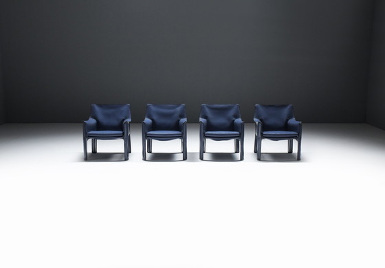 Image 1 of Geweldige set cab 414 eetkamerstoelen in blauw leer van Mario Bellini voor Cassina