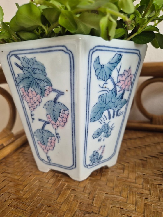 Image 1 of Vintage Chinese Bloempotten