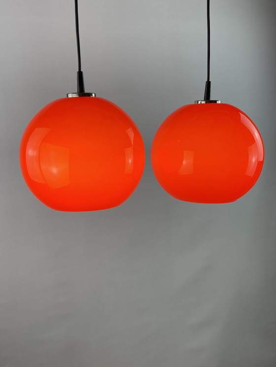 Image 1 of Paar van twee kersenrood glazen Peill & Putzler hanglampen