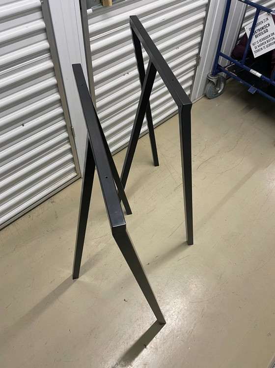 Image 1 of 2x Hay Loop Stand Frame Black Hoog